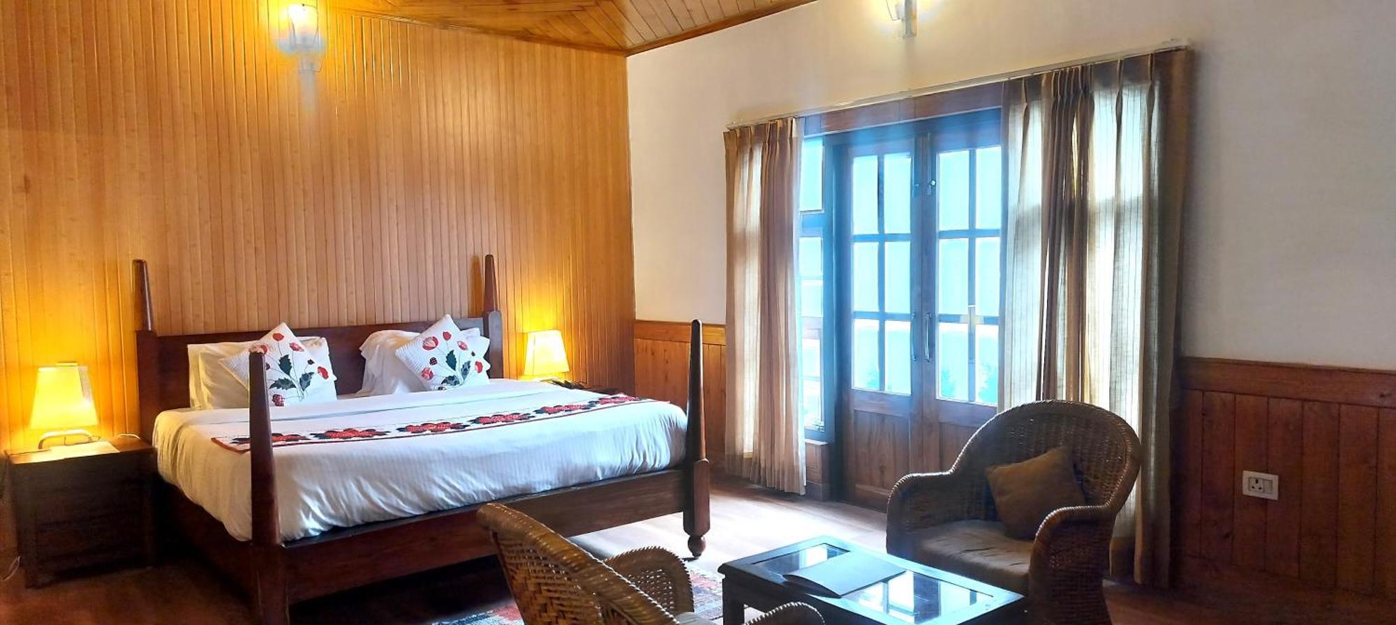 ภิคัมปุระ ลอดจ์ บาย โฮเวิร์ด Hotel ไนนิตาล ภายนอก รูปภาพ