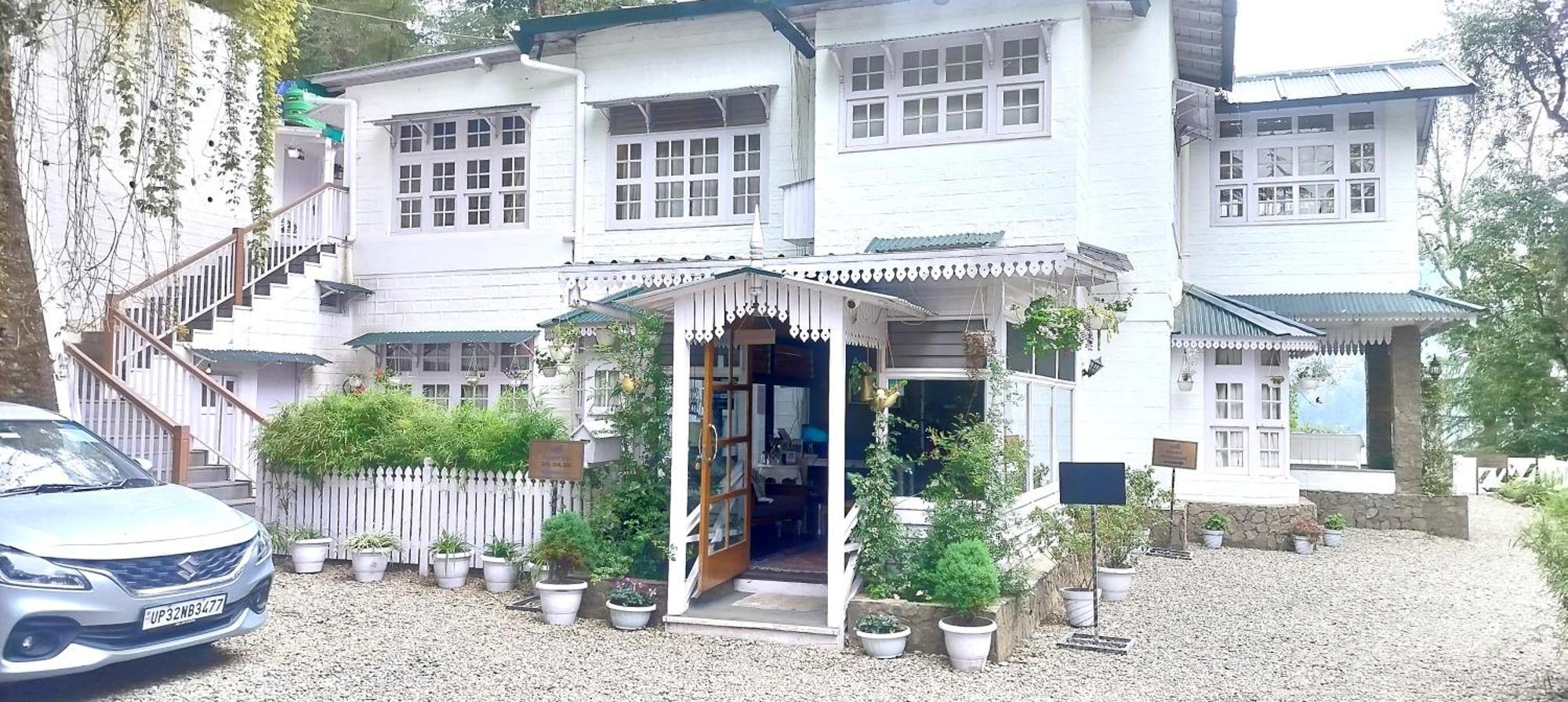ภิคัมปุระ ลอดจ์ บาย โฮเวิร์ด Hotel ไนนิตาล ภายนอก รูปภาพ